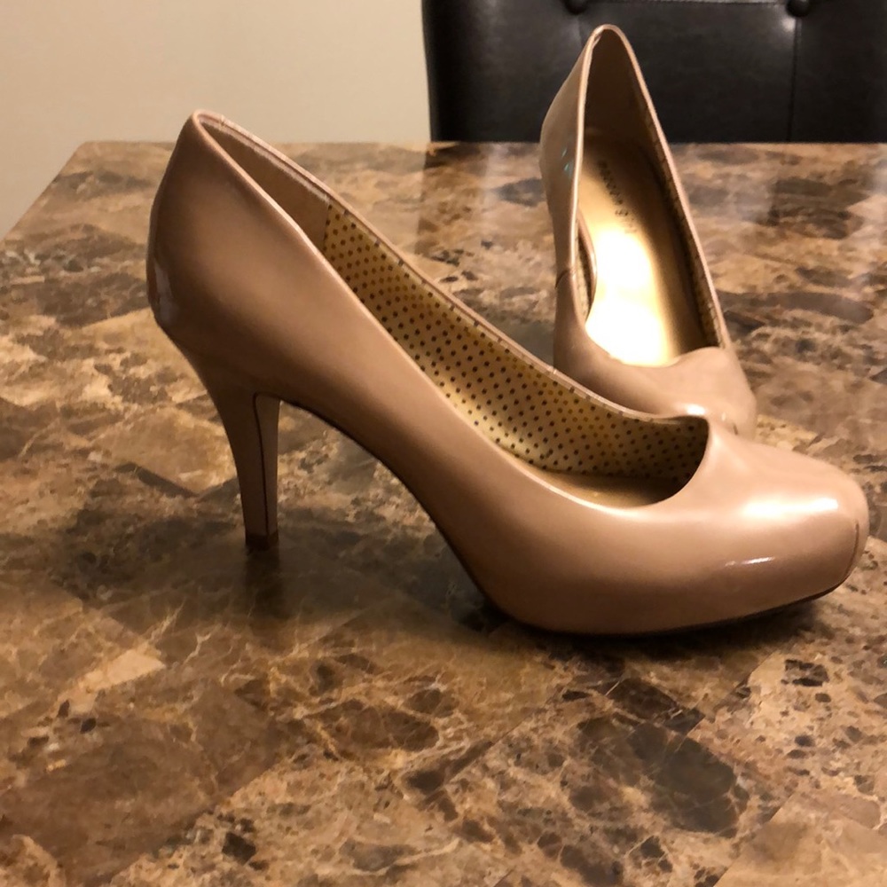 Pretty tan Madden girl pumps